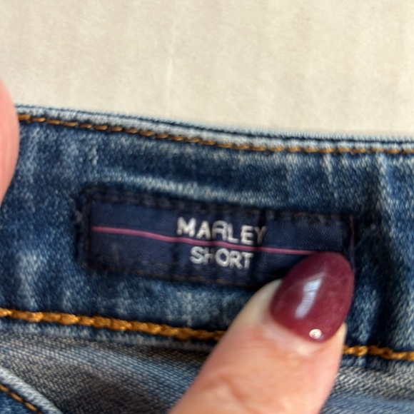 Vigoss Marley Mid Rise Double Cuff Whiskered Med Wash Distressed Short. Sz W14 - Picture 9 of 14
